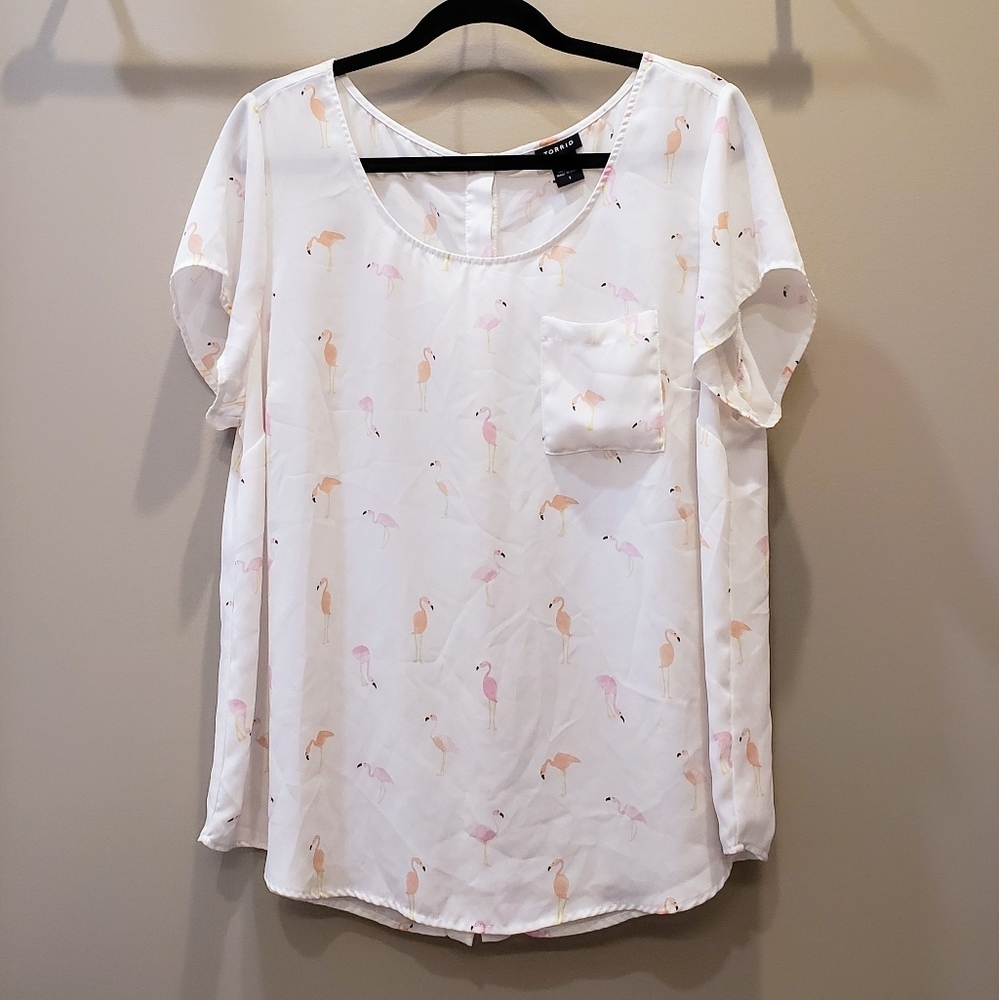 Torrid Sz 1X  Flamingo Semi Sheer Top Short Sleeve Scoop Neck Button Dow…